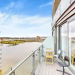 Boho Chic 2Bed Apt-Marina Views Near River Thames